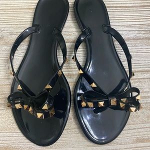 Black jelly gold stud flip flop size 8